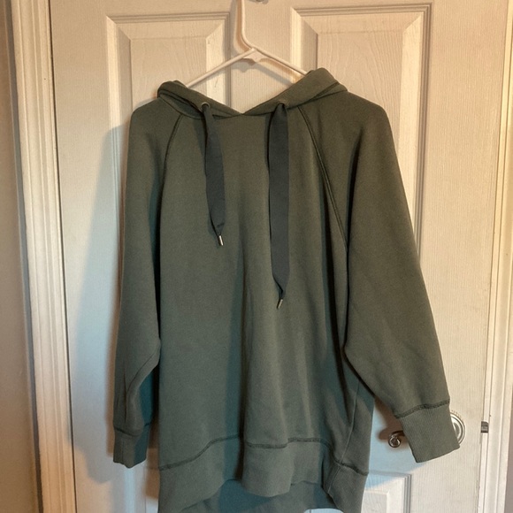 Sweatshirt - Picture 1 of 2